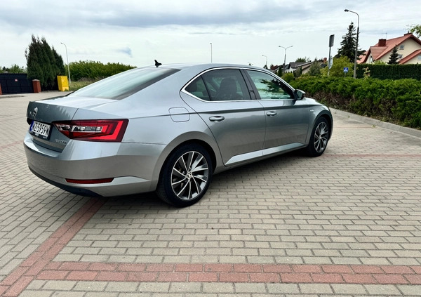 Skoda Superb cena 78000 przebieg: 274000, rok produkcji 2016 z Łuków małe 29